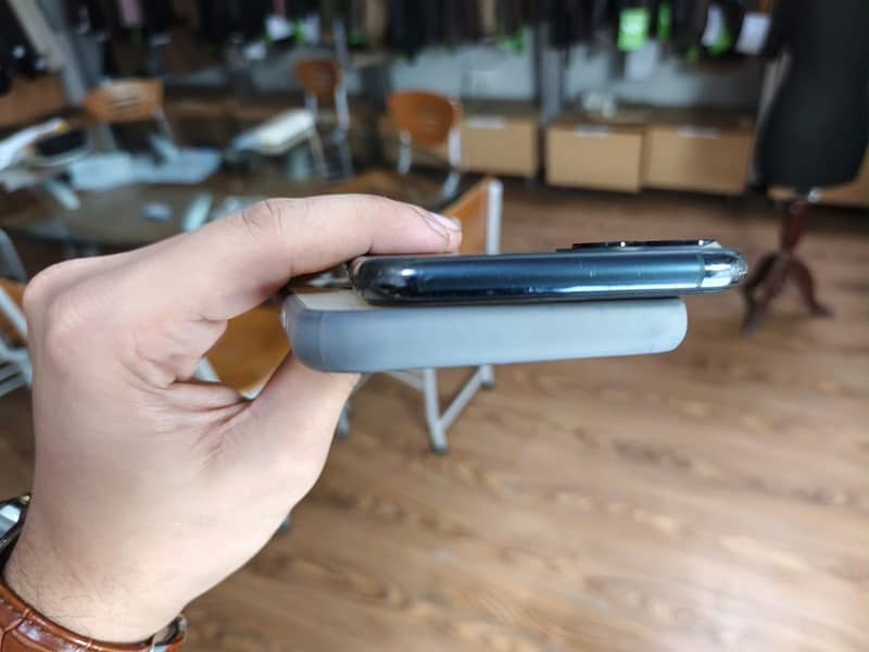 Apple iPhone 11 Pro Max 4