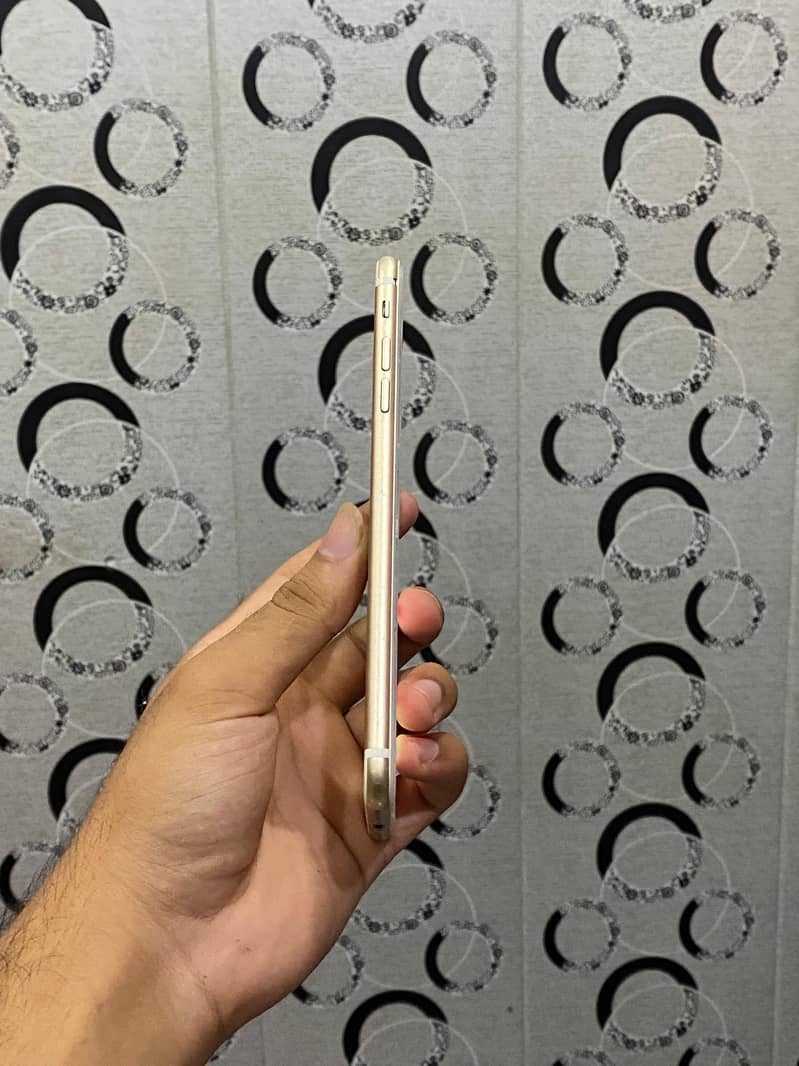 Apple iPhone 7 Plus 1
