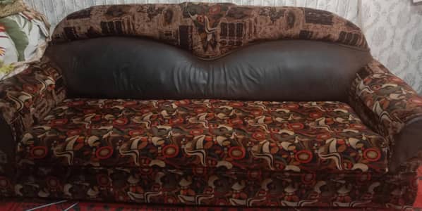 Mazboot Lakri Ka Sofa Set For Sale – Heavy Wooden Frame