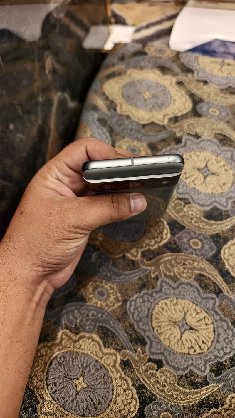 Google Pixel 8 4