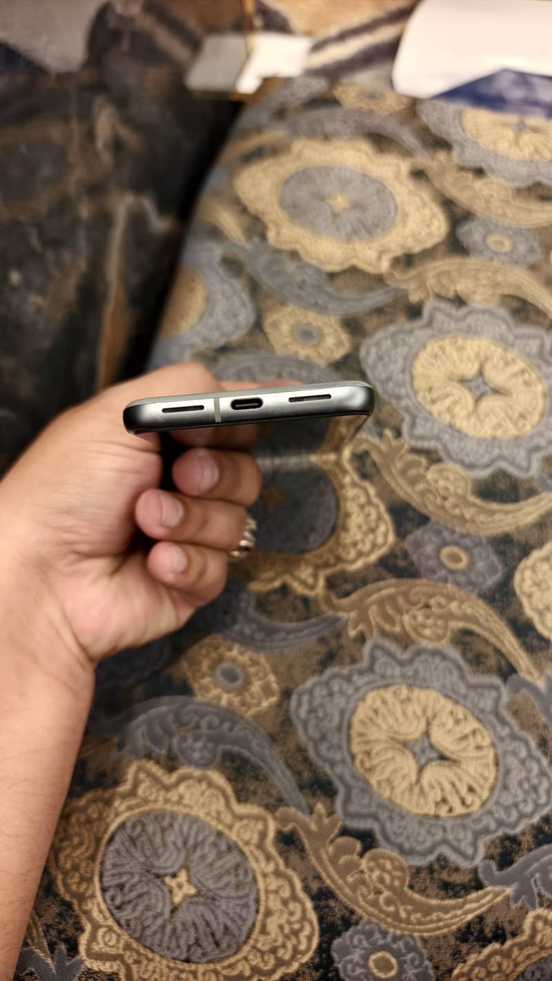 Google Pixel 8 5