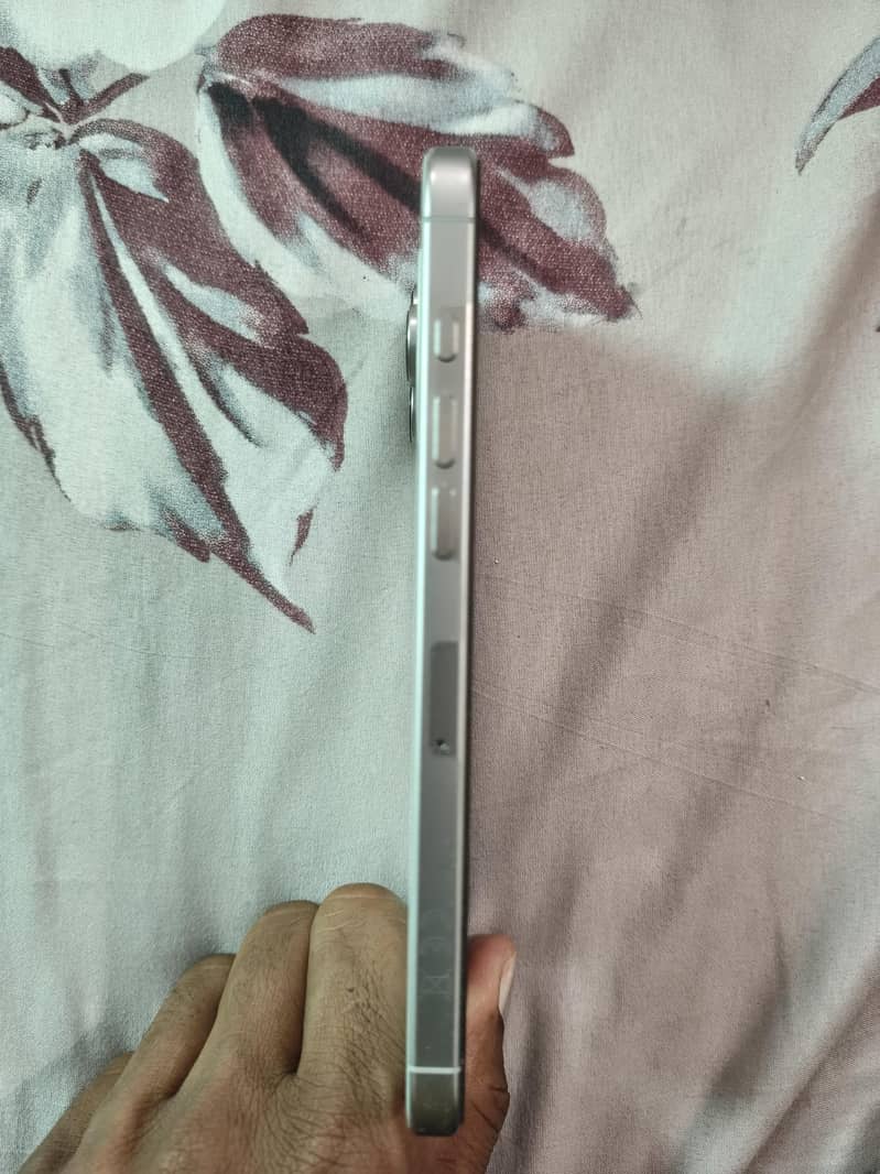 Apple iPhone 16 Pro Max 1