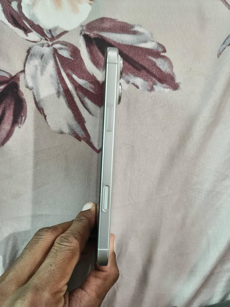 Apple iPhone 16 Pro Max 3