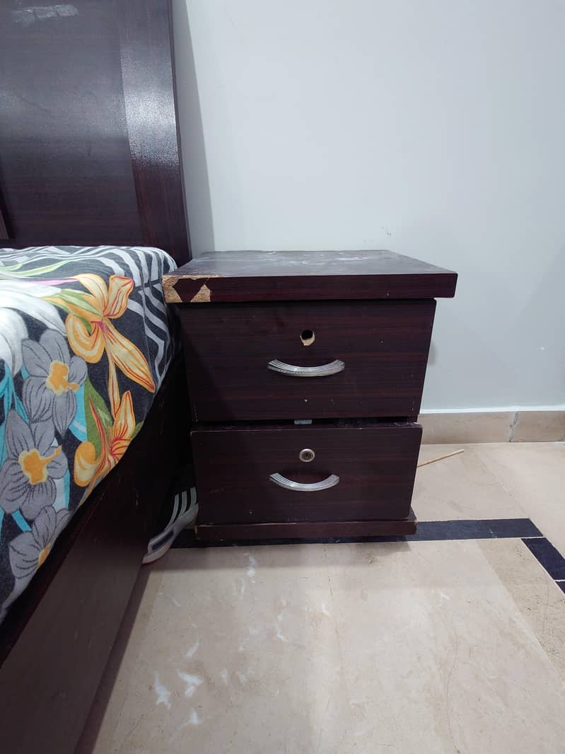 double bed with 2 side table and dressing table 1