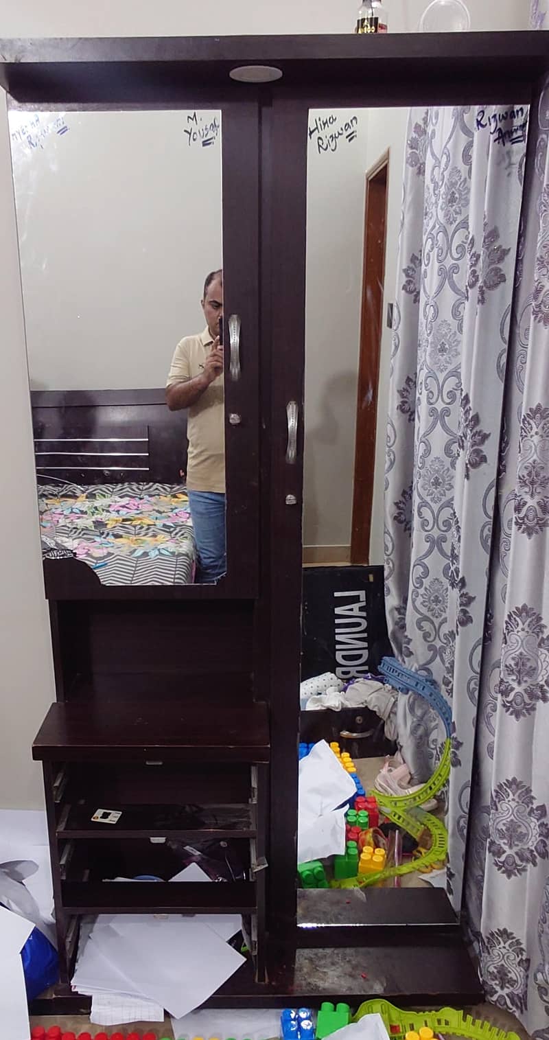double bed with 2 side table and dressing table 3