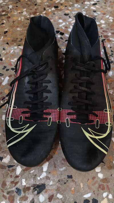Football toe shoe