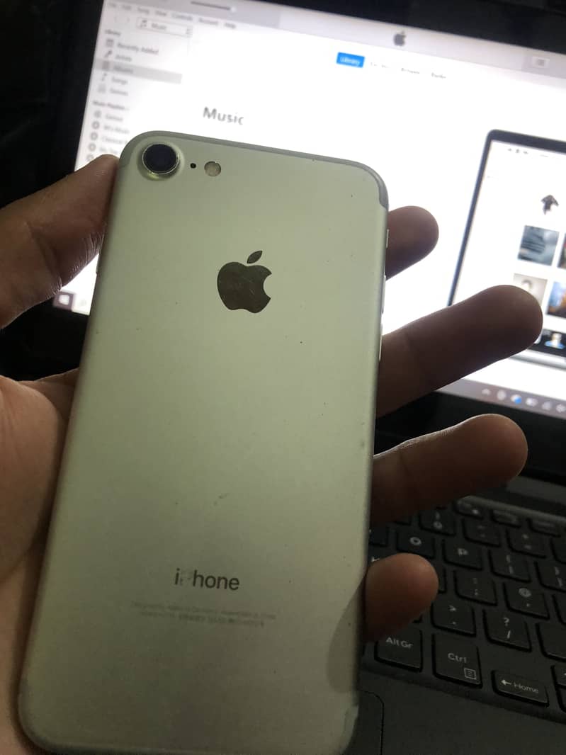 Apple iPhone 7 1