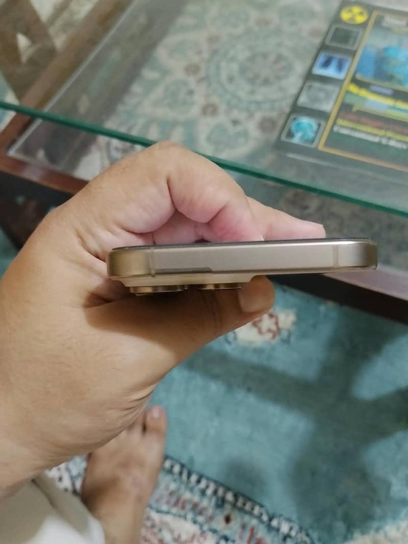 Apple iPhone 16 Pro Max 5