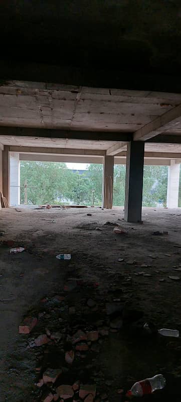 1 Kanal Commercial Building available for Rent