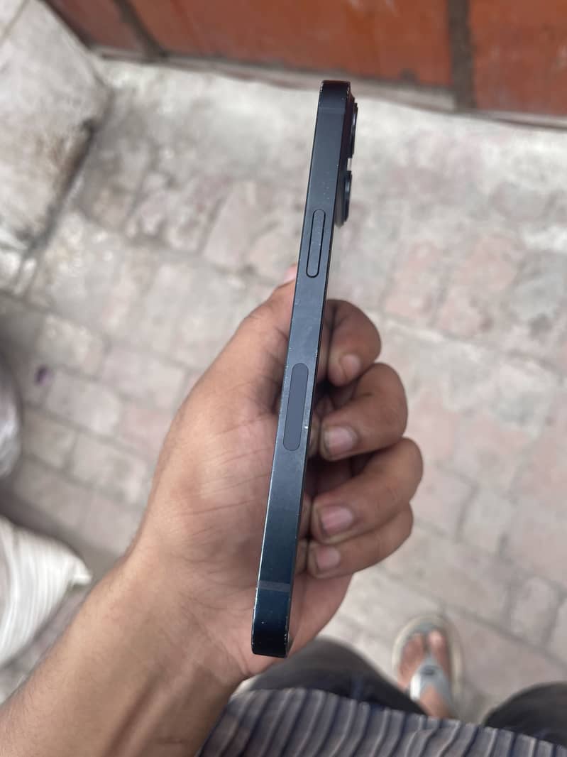 Apple iPhone 13 5