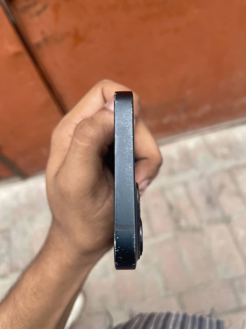 Apple iPhone 13 7