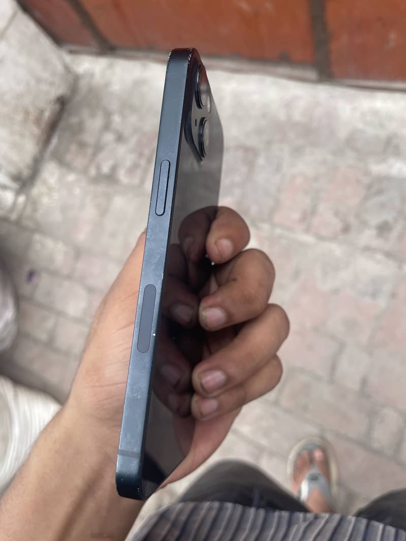 Apple iPhone 13 8