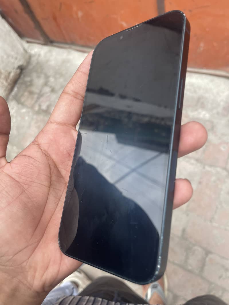 Apple iPhone 13 9