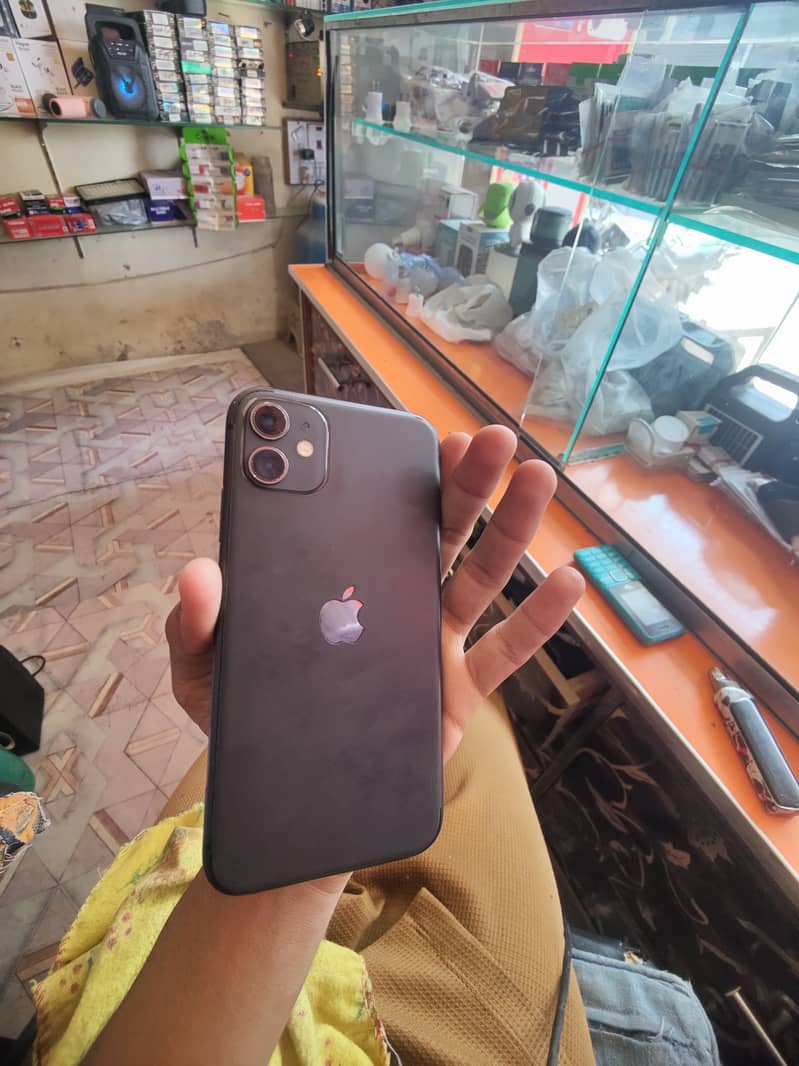 Apple iPhone 11 4