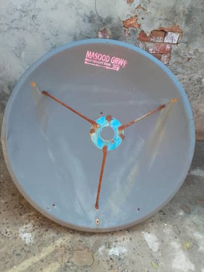 4 feet dish urgent sale condition 10 by 10