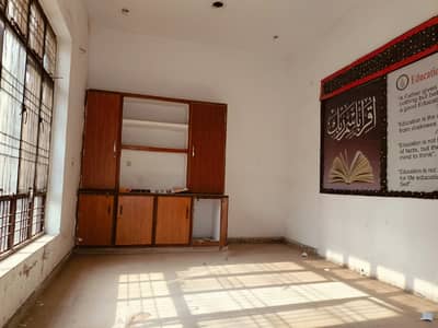 1 kanal commercial building for rent