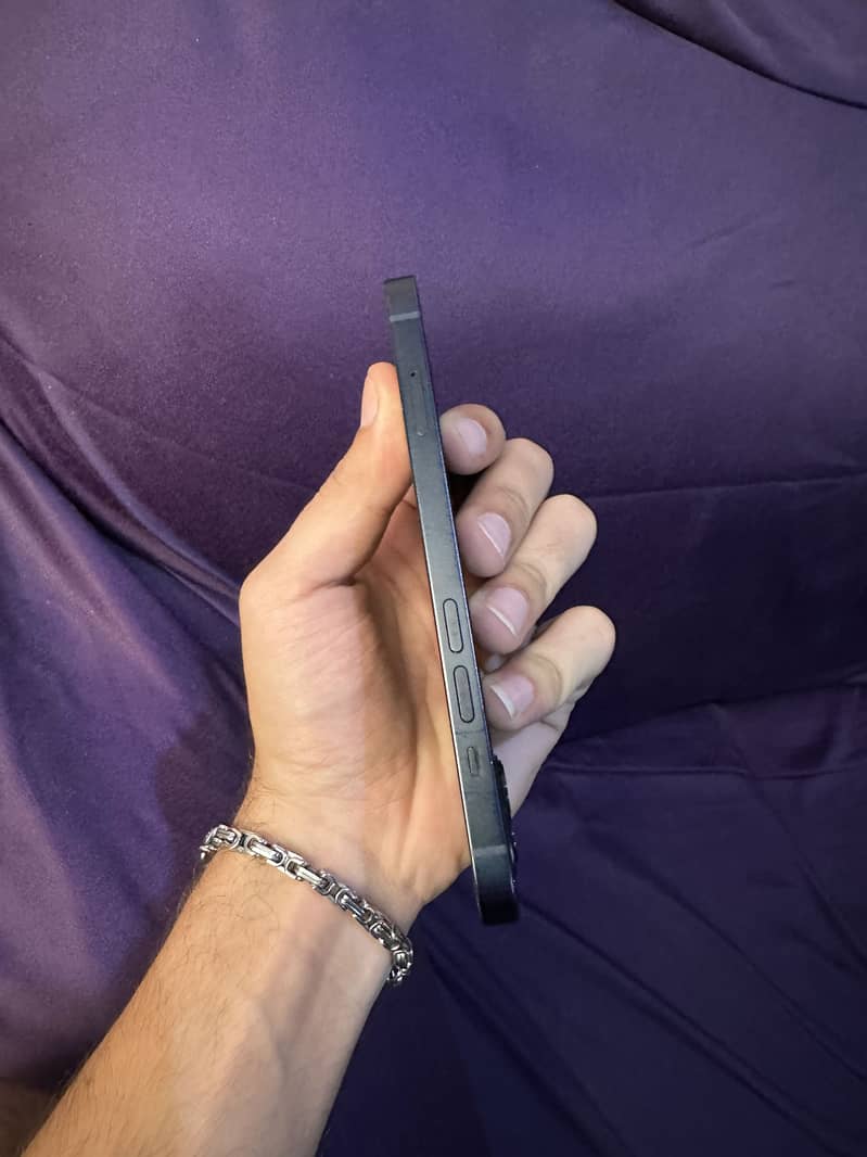 Apple iPhone 13 2