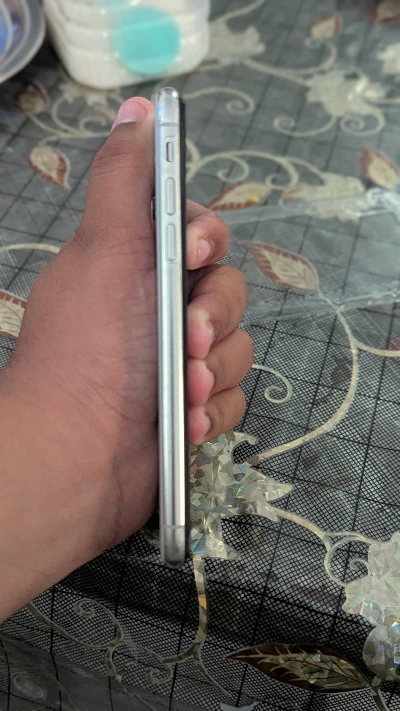 Apple iPhone X 3