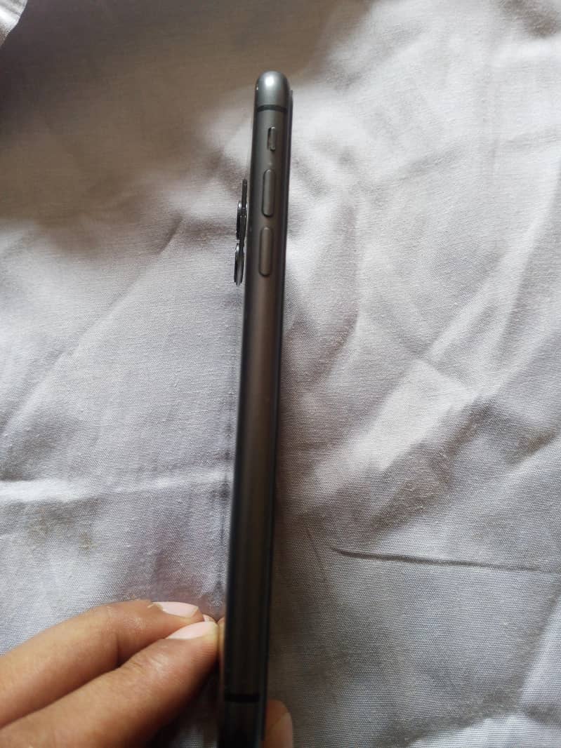Apple iPhone 11 3