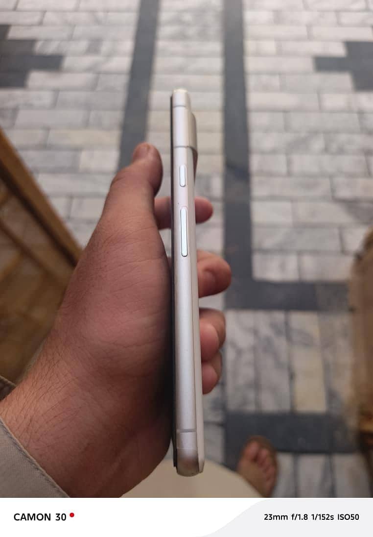 Google Pixel 7 4