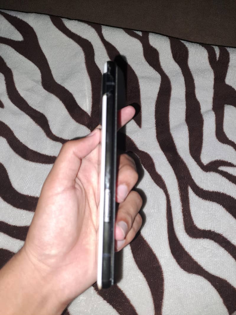 Google Pixel 6a 4