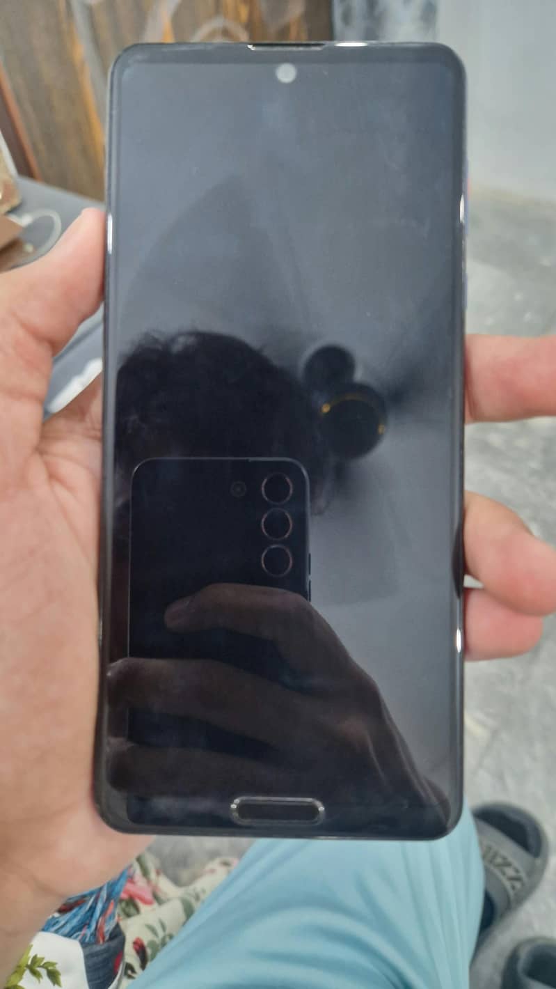 Sharp Aquos R5G 0