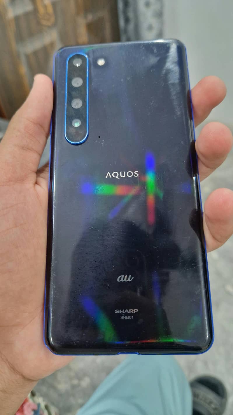 Sharp Aquos R5G 1