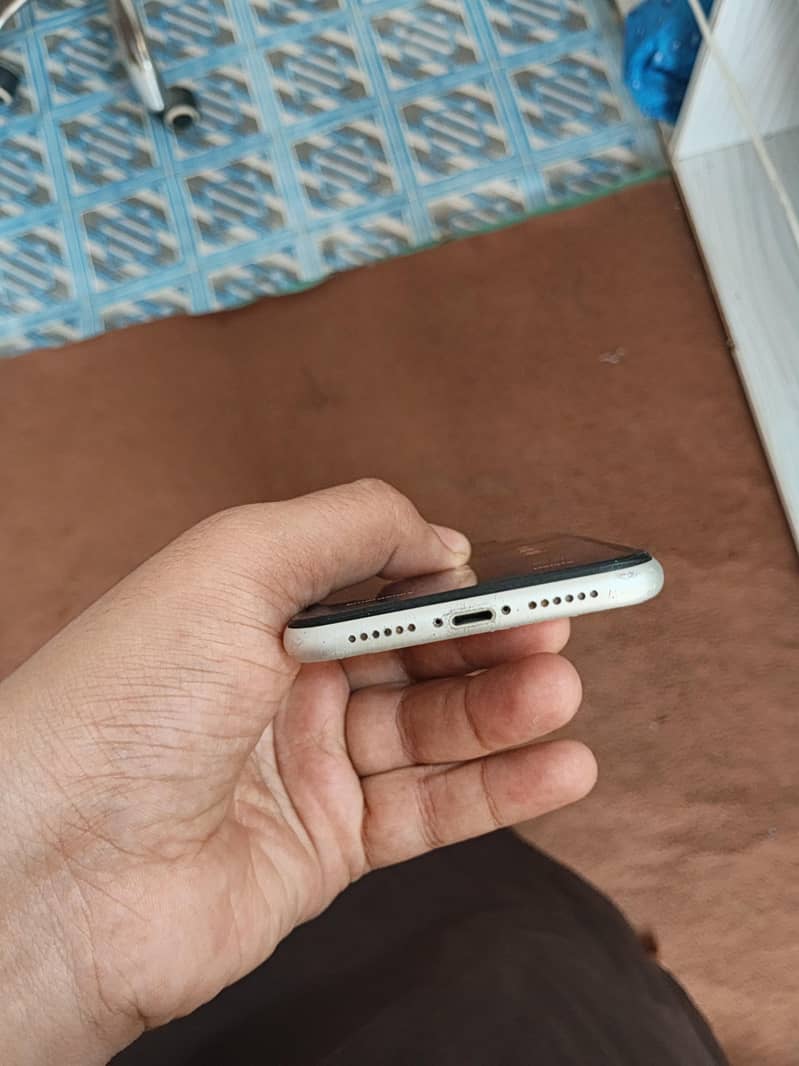 Apple iPhone 11 3
