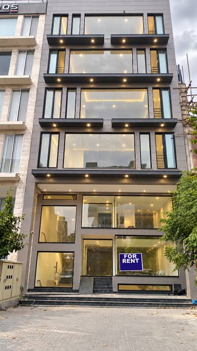 8 Marla Indepenednt Commecial Building On Top Location ideal for Corporate Offices & Multinational Companies Once Visit