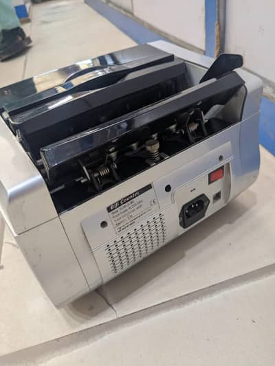 CASH COUNTING AND CHECKING MACHINE