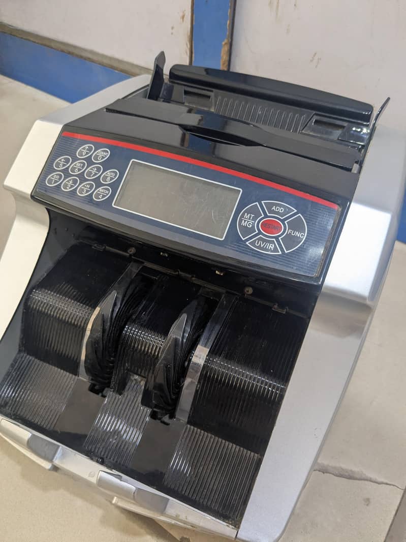 CASH COUNTING AND CHECKING MACHINE 1