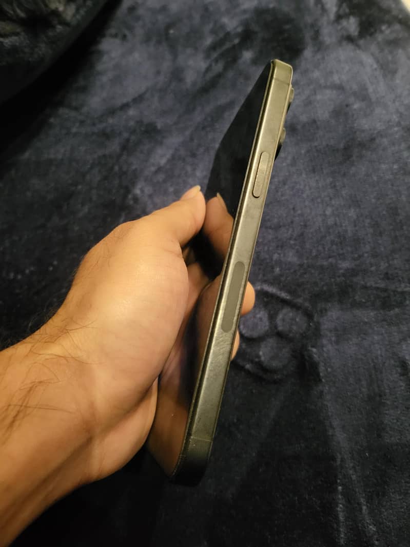 Apple iPhone 15 Pro Max 2