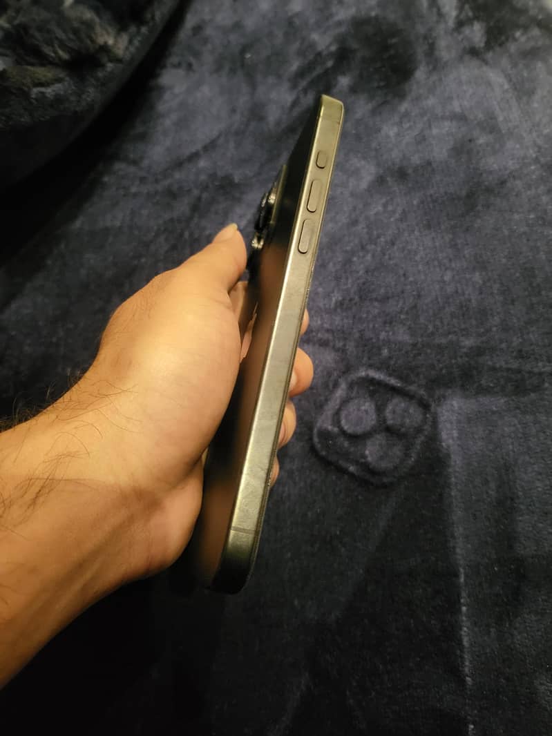 Apple iPhone 15 Pro Max 4