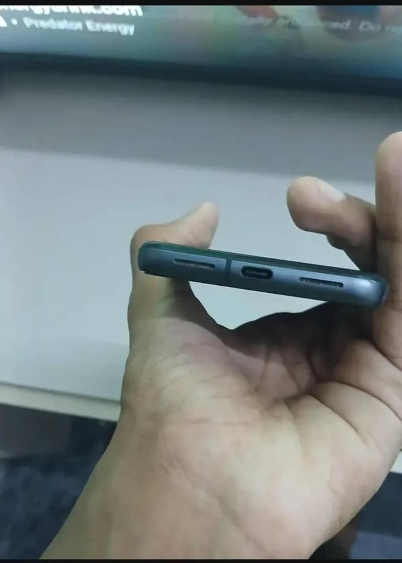 Google Pixel 8 4