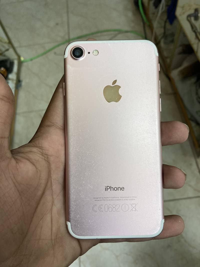 Apple iPhone 7 1