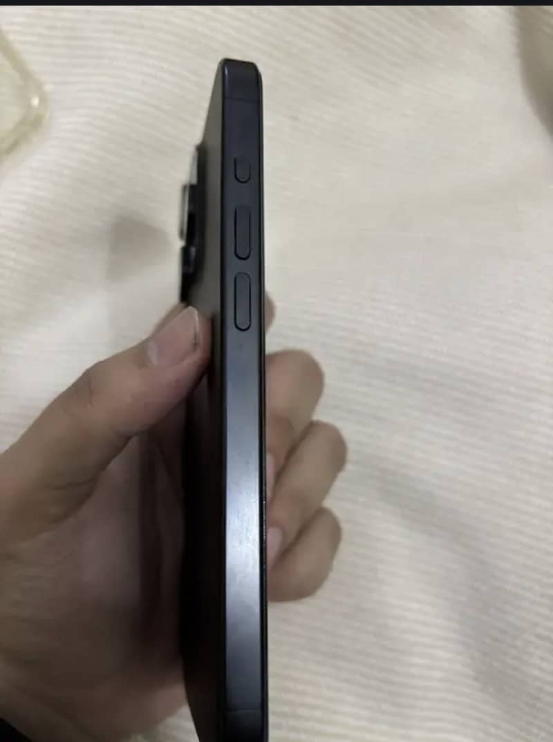 Apple iPhone 15 Pro 2