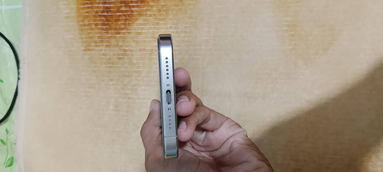 Apple iPhone 15 Pro Max 2