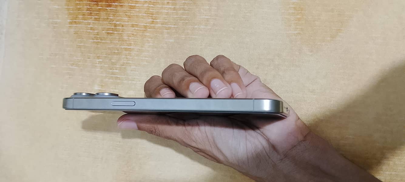 Apple iPhone 15 Pro Max 3