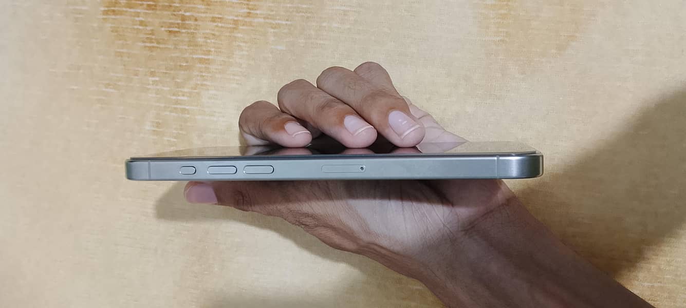 Apple iPhone 15 Pro Max 4