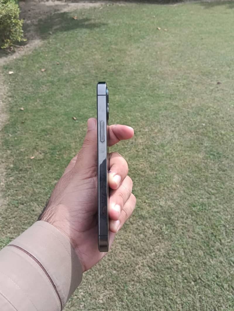 Apple iPhone 12 5