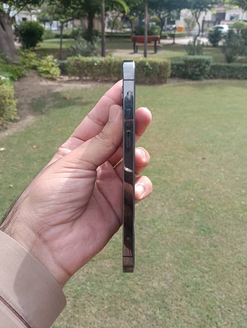 Apple iPhone 12 6