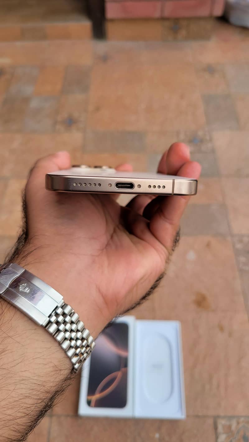 Apple iPhone 16 Pro Max 0