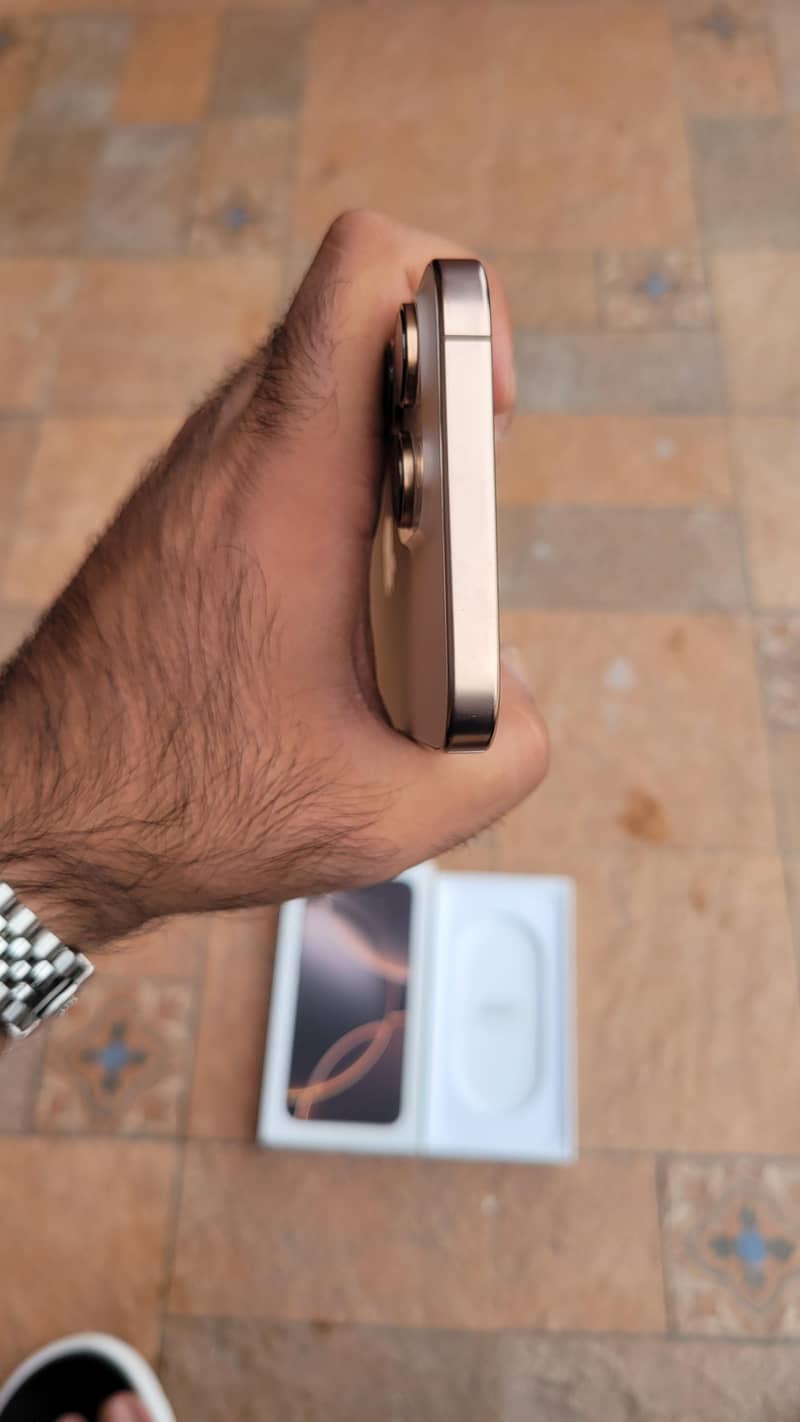 Apple iPhone 16 Pro Max 1