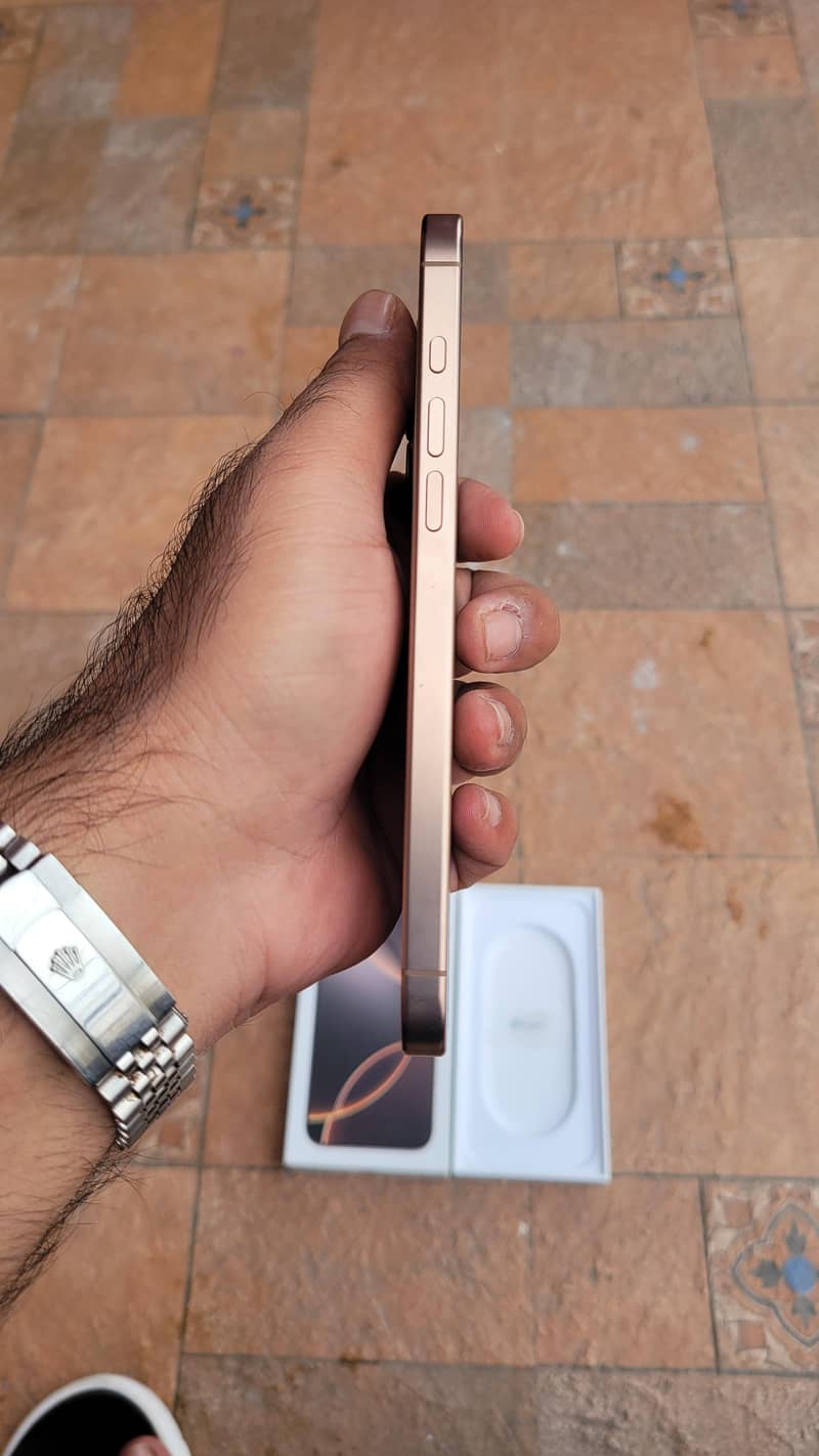 Apple iPhone 16 Pro Max 2