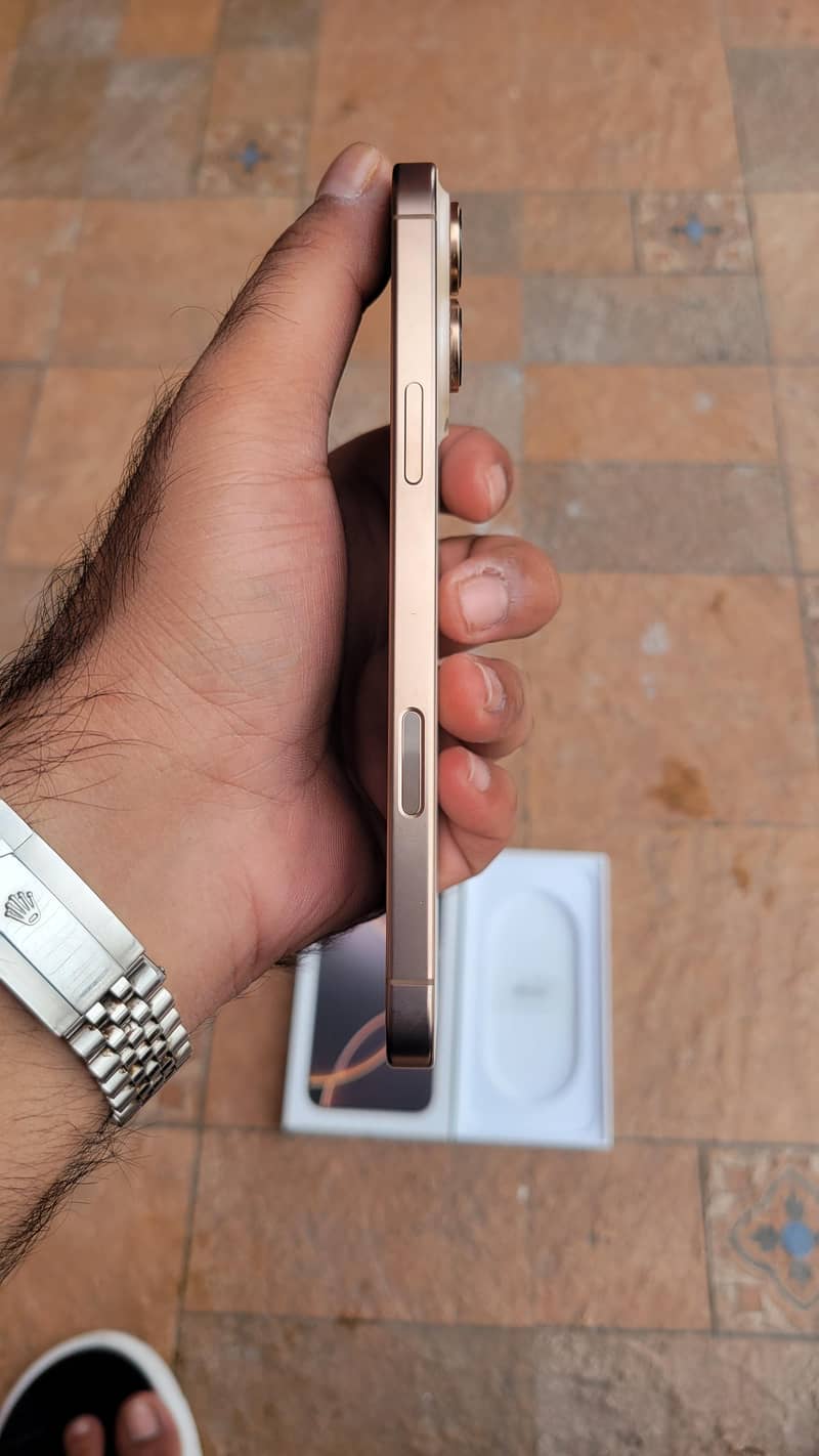 Apple iPhone 16 Pro Max 3
