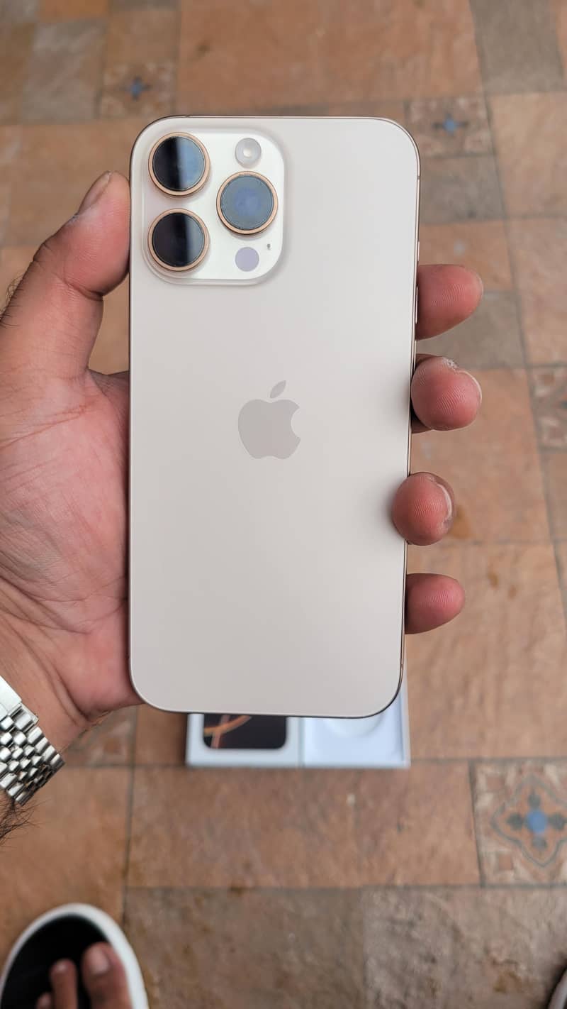 Apple iPhone 16 Pro Max 4