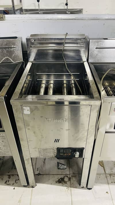 Rinnai fryer new and used in excellent conditions