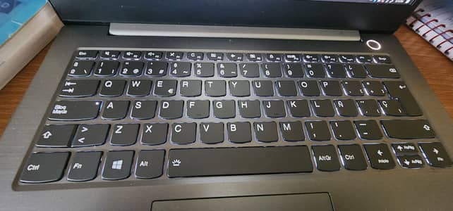 Lenovo thinkbook 14 iil i3 8gb ram 260gb storage