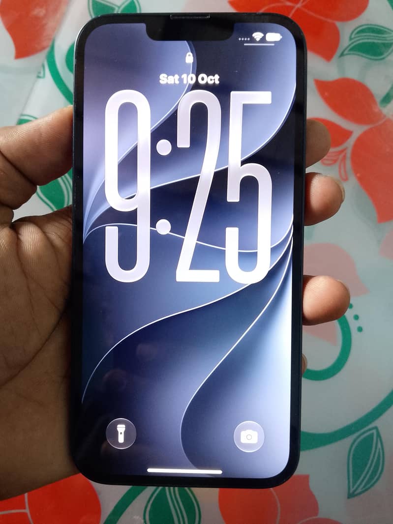 Apple iPhone 13 4