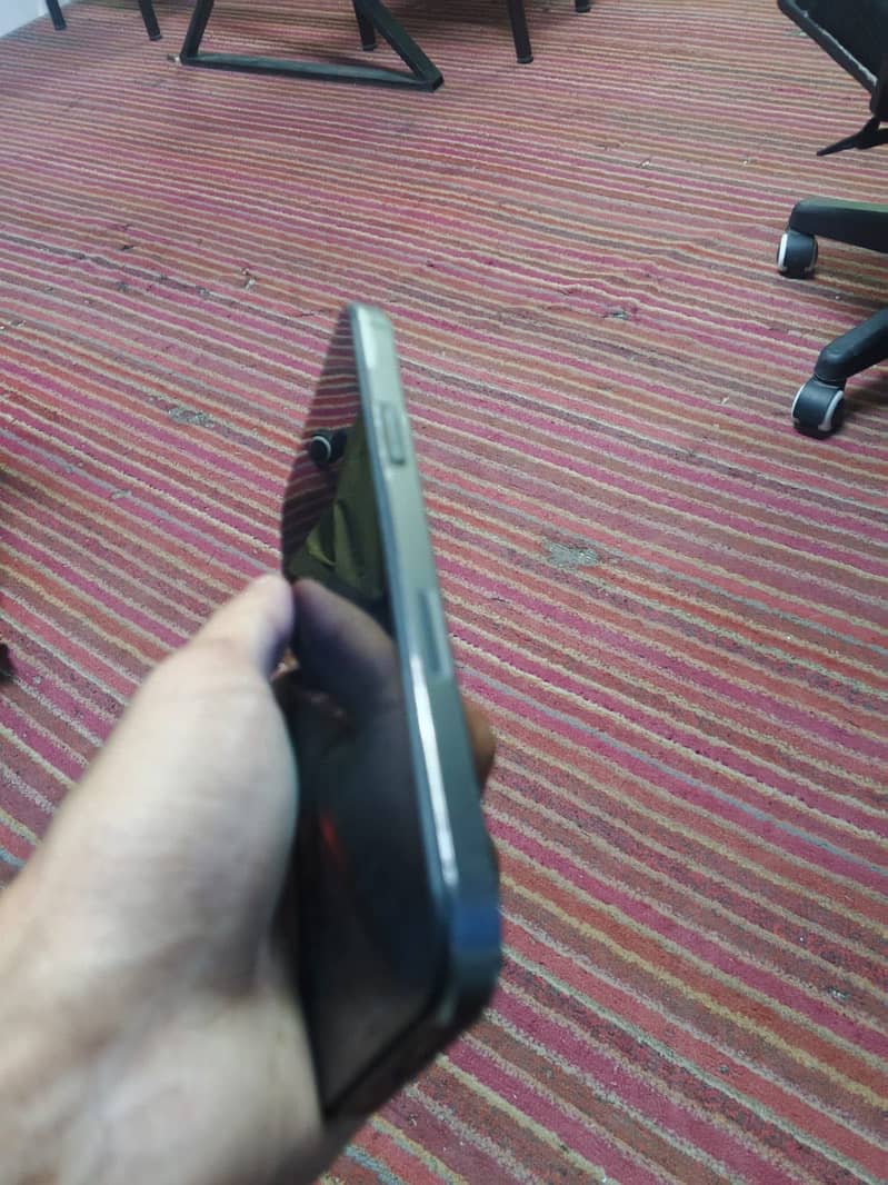 Apple iPhone 13 Pro Max 2